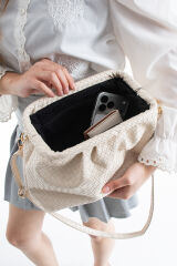 Pembe Örgü Detaylı Clutch Portföy Ve Omuz Çantası Krem